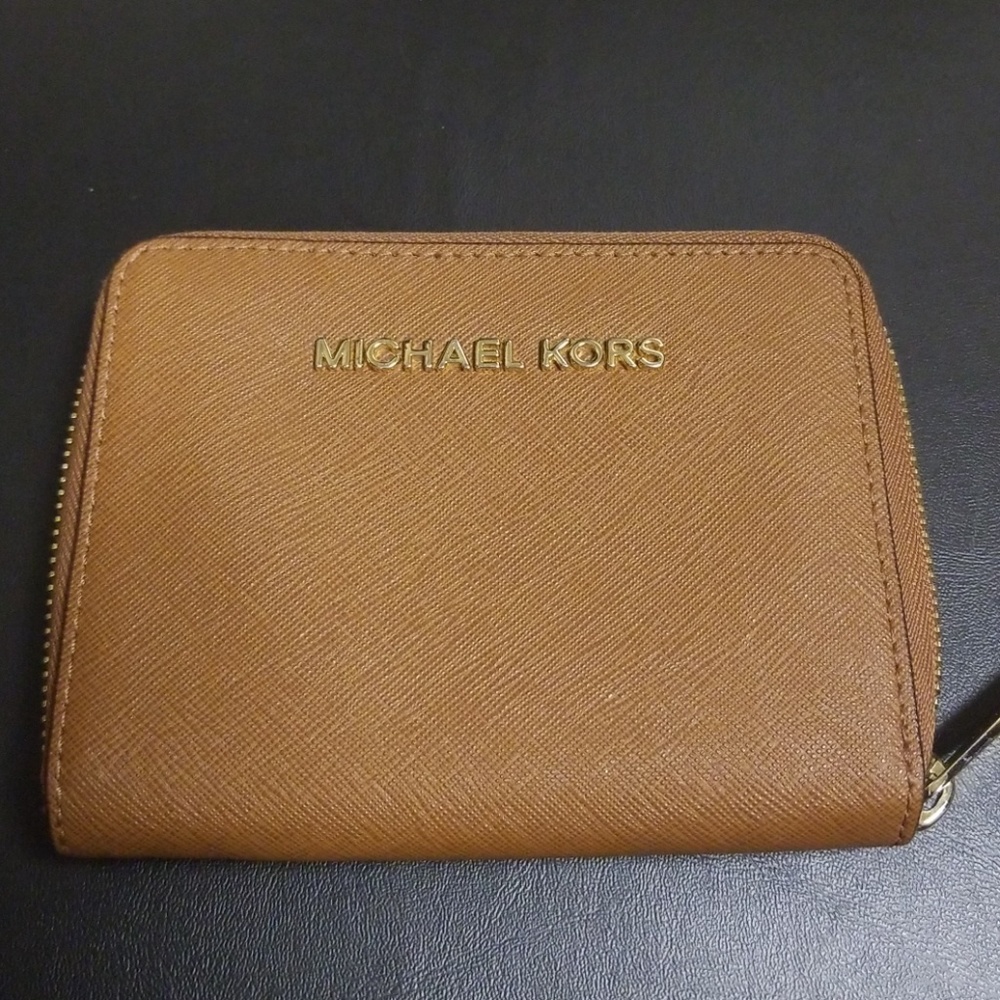 Michael Kors Jet Set Travel Zip Around Wallet